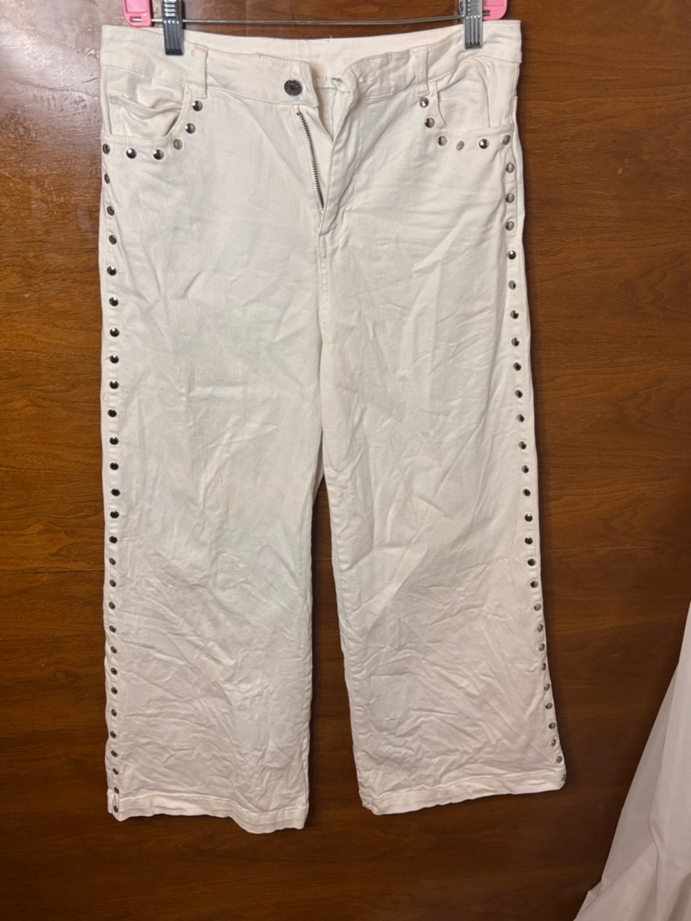 Entro White Ankle Cropped Jeans with Stud-Trim - Picture 2 of 7